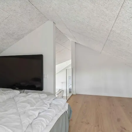 Impressive By The Helsnaes Bay Millinge