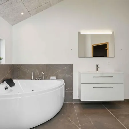 Impressive By The Helsnaes Bay Hébergement de vacances