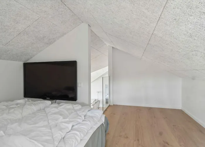 Impressive By The Helsnaes Bay Millinge