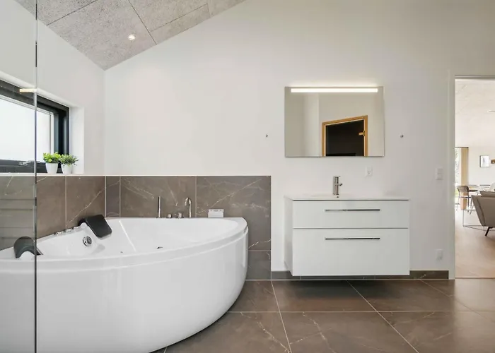 Impressive By The Helsnaes Bay 펜션