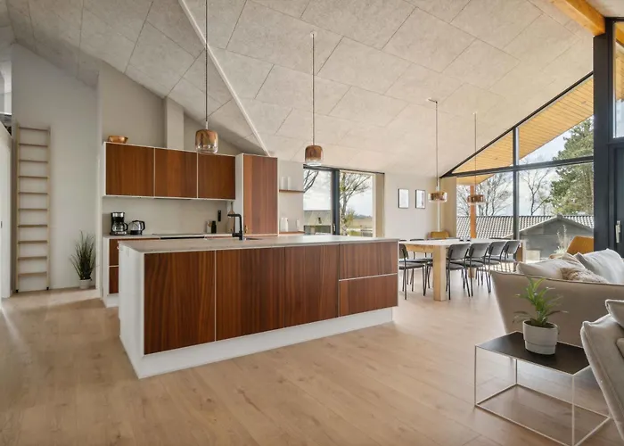 Impressive By The Helsnaes Bay Millinge