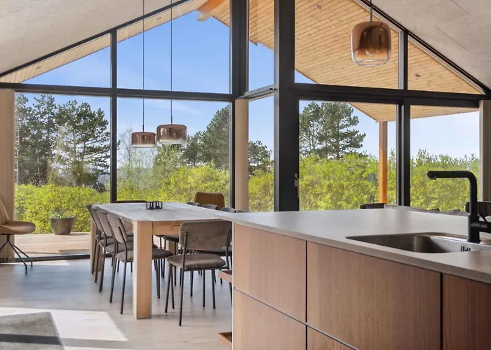 Impressive By The Helsnaes Bay Millinge